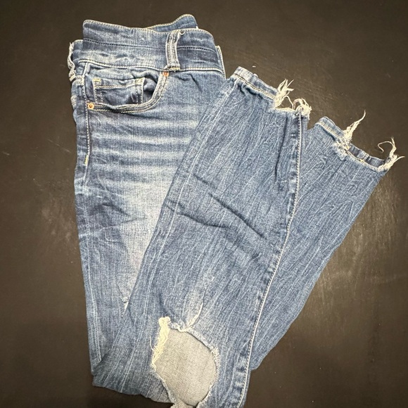 BKE Victoria Women's Distressed Jeans - Picture 2 of 5